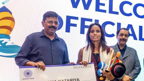 Hockey India felicitates Vandana Katariya and Lalit Upadhyay for their stellar careers