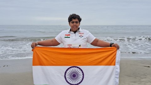 जिया राय ने रचा इतिहास, कैटालिना चैनल को पार करने वाली पहली ऑटिज्म पीड़ित महिला तैराक बनीं