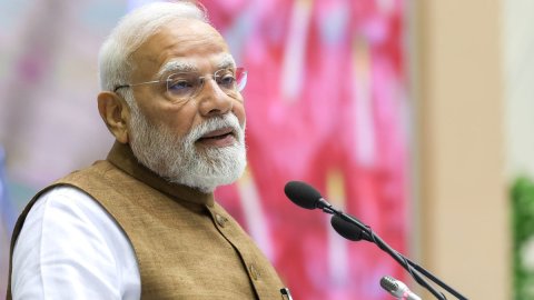 प्रधानमंत्री नरेंद्र मोदी ने विश्व मुक्केबाजी चैंपियनशिप में गोल्ड जीतने वाली मीनाक्षी हुड्डा को दी 