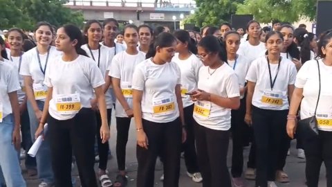 अहमदाबाद में 'रन फॉर हर' का आयोजन, महिलाओं ने दिखाया जज्बा