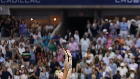 यूएस ओपन : सबालेंका ने बचाया खिताब, फाइनल में अनिसिमोवा को हराया