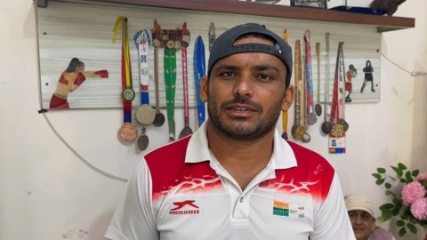 वर्ल्ड बॉक्सिंग चैंपियनशिप : ओलंपिक मेडलिस्ट को हराकर जैस्मिन लंबोरिया ने जीता गोल्ड, कोच पिता को बे