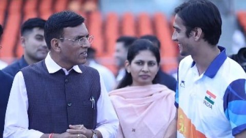 विश्व पैरा एथलेटिक्स : जेएलएन स्टेडियम में तैयारियों का जायजा लेने पहुंचे केंद्रीय मंत्री मनसुख मंडा