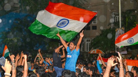 India erupts in celebrations as Men-in-Blue clinch Asia Cup 2025