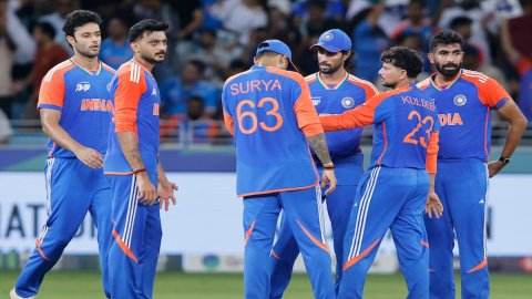 Shaheen Afridis Late flourish help PAK reach 127/9 in Dubai ஆசிய கோப்பை 2025: பாகிஸ்தானை 127 ரன்களில் சுருட்டியது இந்தியா!