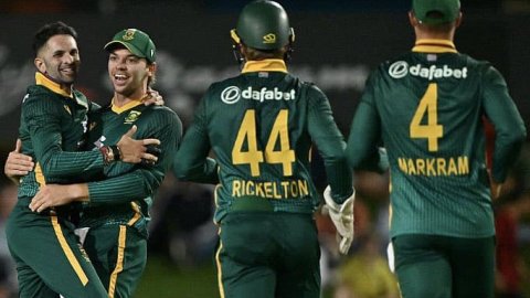 ENG vs SA, 1st ODI: மார்க்ரம், மஹாராஜ் அசத்தல்; இங்கிலாந்தை பந்தாடியது தென் ஆப்பிரிக்கா!