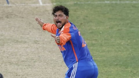 Kuldeep Yadav ने पाकिस्तान के खिलाफ बनाया कमाल रिकॉर्ड, T20 फाइनल में ऐसा करने वाले पहले भारतीय गेंद