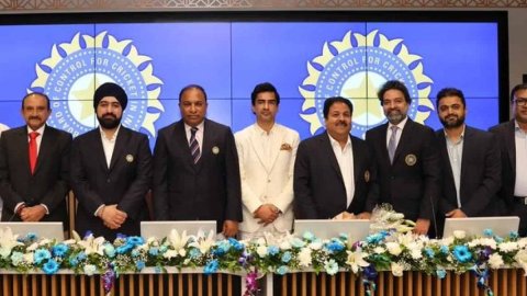 Mithun Manhas elected BCCI chief; Rajeev Shukla, Saikia re-elected as VP and secretary (Ld)