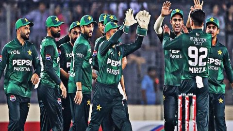 Mohammad Nawazs five-wicket haul powers Pakistan to triumph in the tri-series final முத்தரப்பு ஒருநாள் தொடர்: முகமது நவாஸ் அபார பந்துவீச்சு; சாம்பியன் பட்டத்தை வென்றது பாகிஸ்தான்!