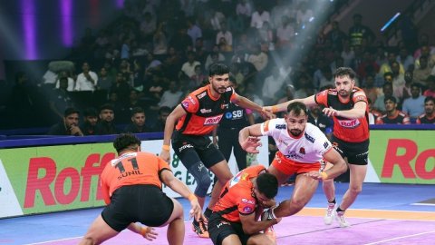 PKL 12: Puneri Paltan rise to top with defensive masterclass to dismantle U Mumba in Maharashtra Der