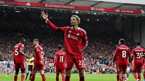 Premier League: Liverpool extend perfect start with derby win over Everton