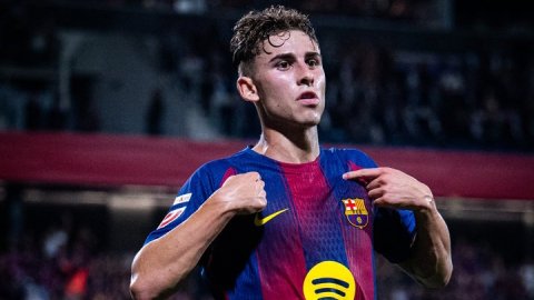 Raphinha, Lewandowski, Lopez grab two goals each as Barcelona put six past Valencia