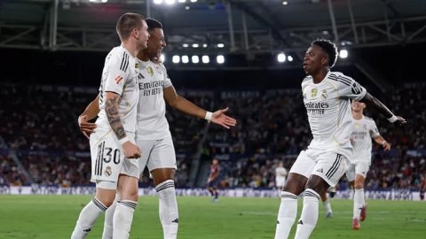 Real Madrid beat Levante to maintain 100 percent start to La Liga season