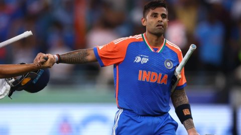 Suryakumar Yadav इतिहास रचने से सिर्फ 2 SIX दूर, पूर्ण सदस्य देश का कोई क्रिकेटर नहीं बना पाया है ये