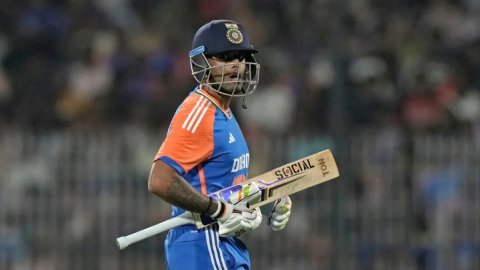 कैप्टन ही बना टीम इंडिया के लिए सिरदर्द, पाकिस्तान के सामने फुस्स रहे हैं सू्र्यकुमार यादव