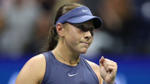 US Open: Anisimova sets Swiatek showdown in QF; Osaka stuns Gauff