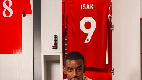 ‘When it doesn’t suit the club, contracts mean nothing’: Joe Hart backs Isak’s forced move to Liverp
