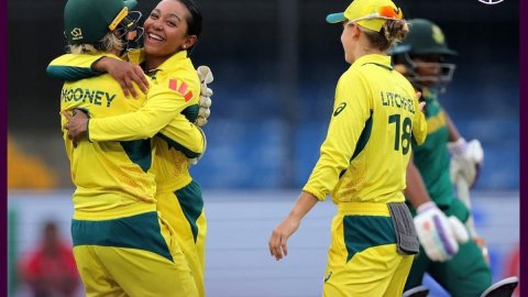 CWC25: अलाना किंग का कहर, 7 विकेट झटक साउथ अफ्रीका को 97 पर समेटा, ऑस्ट्रेलिया ने 7 विकेट से दर्ज की CWC25: अलाना किंग का कहर, 7 विकेट झटक साउथ अफ्रीका को 97 पर समेटा, ऑस्ट्रेलिया ने 7 विकेट से दर्ज की