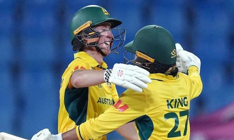 Beth Mooney century and Alana King fifty help Australia set a 222 run target for Pakistan