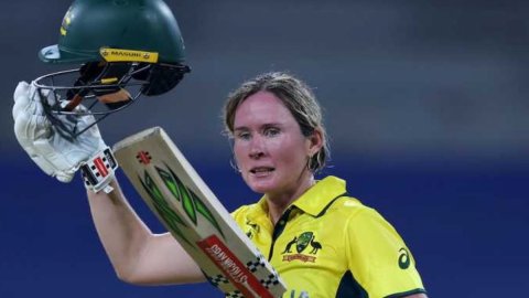 Beth Mooney ने शतक ठोककर रचा इतिहास,  वनडे वर्ल्ड कप में पाकिस्तान के खिलाफ ये कारनामा करने वाली पहल