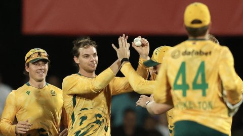 South Africa become the first team to win a T20I batting first here in Rawalpindi ஆல் ரவுண்டராக கலக்கிய ஜார்ஜ் லிண்டே; பாகிஸ்தானை வீழ்த்தி தென் ஆப்பிரிக்கா அசத்தல்!