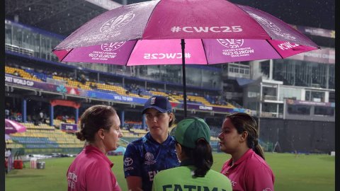 CWC 2025: फातिमा सना के चार विकेट गए बेकार, बारिश ने धोया इंग्लैंड के खिलाफ पाकिस्तान का बना बनाया म CWC 2025: फातिमा सना के चार विकेट गए बेकार, बारिश ने धोया इंग्लैंड के खिलाफ पाकिस्तान का बना बनाया म