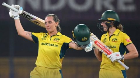 CWC 2025: गार्डनर और सदरलैंड ने छुड़ाए इंग्लैंड गेंदबाजों के छक्के, 6 विकेट से दी कर हार और ऑस्ट्रेल CWC 2025: गार्डनर और सदरलैंड ने छुड़ाए इंग्लैंड गेंदबाजों के छक्के, 6 विकेट से दी कर हार और ऑस्ट्रेल