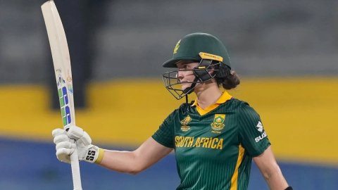 हरमनप्रीत कौर को इस लिस्ट में पीछे छोड़ लौरा वोल्वार्ड्ट ने रचा इतिहास, ऐसा करने वाली पहली साउथ अफ्र