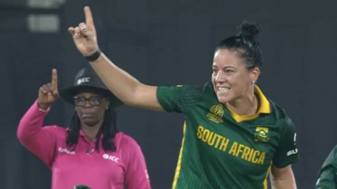 Marizanne Kapp ने सेमीफाइनल में पंजा खोलकर तोड़ा Jhulan Goswami का रिकॉर्ड, बनी वर्ल्ड कप की नंबर-1  Marizanne Kapp ने सेमीफाइनल में पंजा खोलकर तोड़ा Jhulan Goswami का रिकॉर्ड, बनी वर्ल्ड कप की नंबर-1