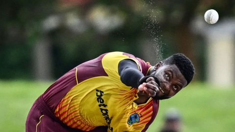 WATCH: Romario Shepherd ने हैट्रिक चटकाकर रच डाला इतिहास, ये कारनामा करने वाले दूसरे वेस्टइंडीज गेंद WATCH: Romario Shepherd ने हैट्रिक चटकाकर रच डाला इतिहास, ये कारनामा करने वाले दूसरे वेस्टइंडीज गेंद