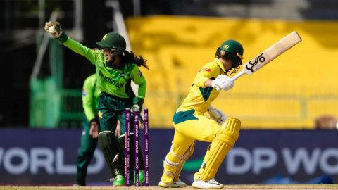 Sidra Nawaz की बिजली जैसी स्टंपिंग ने चौंकाया सबको, Kim Garth को किया पलभर में पवेलियन रवाना; देखिए 