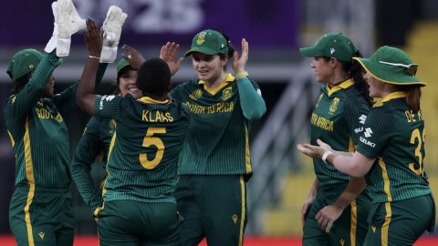 CWC 2025: वोल्वार्ट और ब्रिट्स की तगड़ी साझेदारी से साउथ अफ्रीका ने श्रीलंका को 10 विकेट से हराया, स CWC 2025: वोल्वार्ट और ब्रिट्स की तगड़ी साझेदारी से साउथ अफ्रीका ने श्रीलंका को 10 विकेट से हराया, स