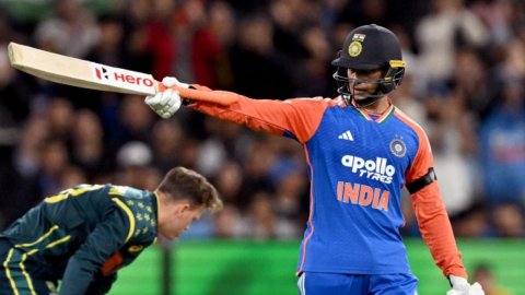 टूट गया विराट कोहली का रिकॉर्ड, अभिषेक शर्मा ने ऑस्ट्रेलिया की धरती पर तूफानी पारी से रचा इतिहास