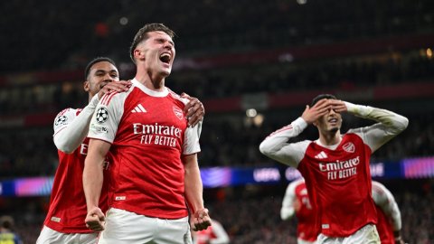 Arsenal beat Atletico Madrid to maintain perfect Champions League start
