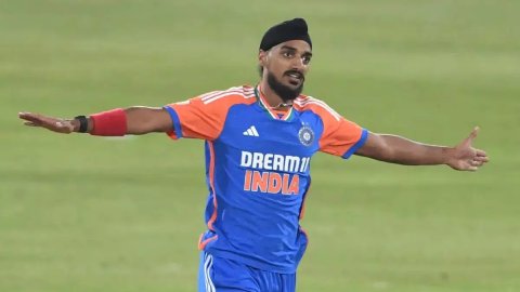 IND A vs AUS A: अर्शदीप ने बाउंड्री पर लगाए पुश अप, नज़ारा देखकर झूम उठे फैंस