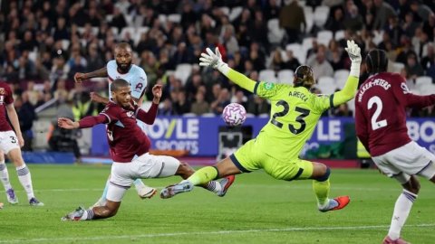 Brentford beat West Ham to earn first away win of the season