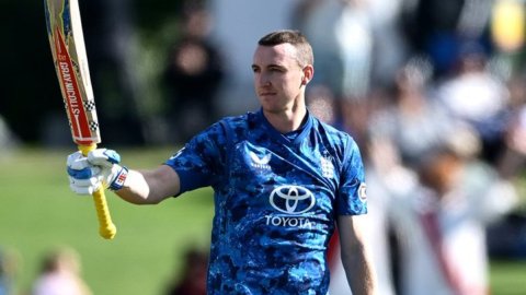 Harry Brook ने 135 रन की तूफानी पारी से रच डाला इतिहास,महारिकॉर्ड बनाने वाले इंग्लैंड के पहले कप्तान