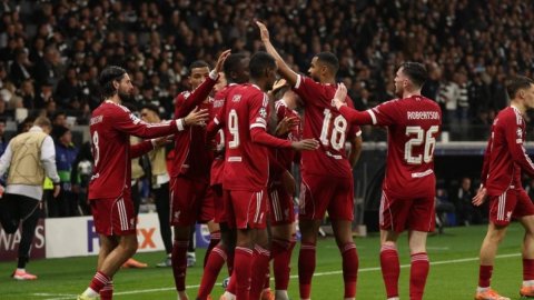 Champions League: Liverpool thrash Frankfurt, Chelsea dominate 10-man Ajax