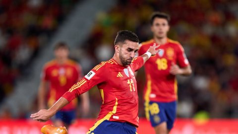 De la Fuente likely to rotate Spain's squad as Torres drops out of Bulgaria game.