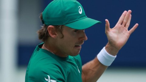 De Minaur gets 50th tour-level win, advances to Shanghai Masters QFs