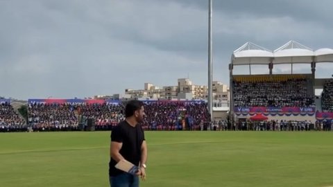 M.S. Dhoni inaugurates Velammal Cricket Stadium in Madurai; fans go berserk to get a glimpse of 'Tha Dhoni inaugurates Velammal Cricket Stadium in Madurai; fans go berserk to get a glimpse of 'Thala'