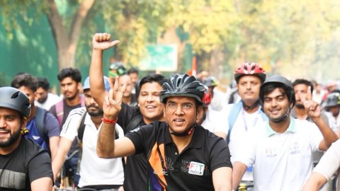 Fit India Sundays on Cycle: Dr. Mandaviya leads the way with teachers in Delhi on World Teachers' Da