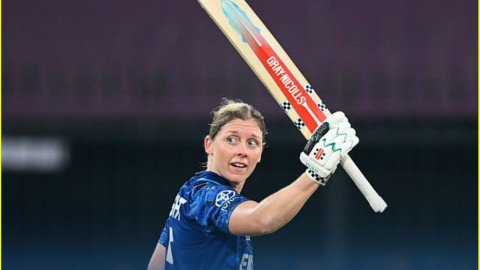 15 चौके, 1 छक्का और 109 रन! Heather Knight ने रचा इतिहास, Indore में तूफानी सेंचुरी ठोककर खास रिकॉर् 15 चौके, 1 छक्का और 109 रन! Heather Knight ने रचा इतिहास, Indore में तूफानी सेंचुरी ठोककर खास रिकॉर्