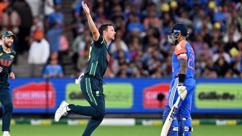 W,W,W: Josh Hazlewood टीम इंडियाके खिलाफ कहर बरपाकर रचा इतिहास,मिचेल स्टार्क के रिकॉर्ड  की बराबरी क