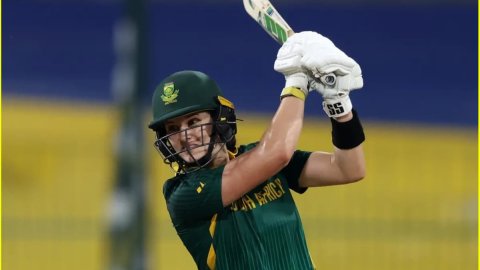 10 चौके, 2 छक्के और 90 रन! Laura Wolvaardt ने रचा इतिहास... World Cup में ये कारनामा करने वाली बनीं  10 चौके, 2 छक्के और 90 रन! Laura Wolvaardt ने रचा इतिहास... World Cup में ये कारनामा करने वाली बनीं