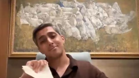 VIDEO: मुल्तान सुल्तांस के मालिक ने PCB की उड़ाई धज्जियां, लाइव वीडियो में फाड़ा लीगल नोटिस VIDEO: मुल्तान सुल्तांस के मालिक ने PCB की उड़ाई धज्जियां, लाइव वीडियो में फाड़ा लीगल नोटिस