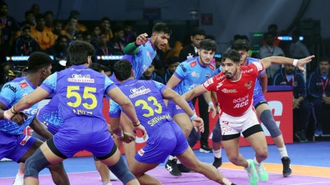 PKL 12: Rakesh spoils Devank’s heroics in Gujarat Giants’ win over Bengal Warriorz