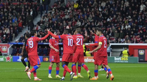 PSG crush Leverkusen 7-2 in Champions League