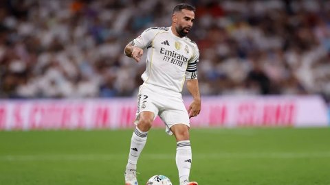 Real Madrid defender Carvajal out for around two months with knee injury    Real Madrid defender Carvajal out for around two months with knee injury