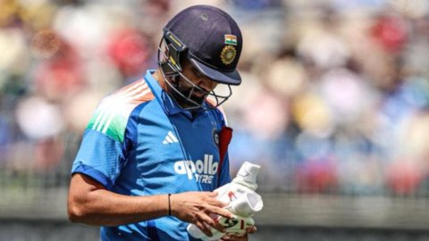 रोहित शर्मा ने 8 रन पर आउट होकर भी रचा इतिहास, भारतीय क्रिकेट में ऐसा करने वाले पांचवें क्रिकेटर बने